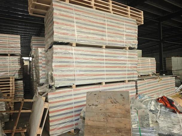石家庄托盘式电缆桥架厂的产品特点与使用维护常识介绍